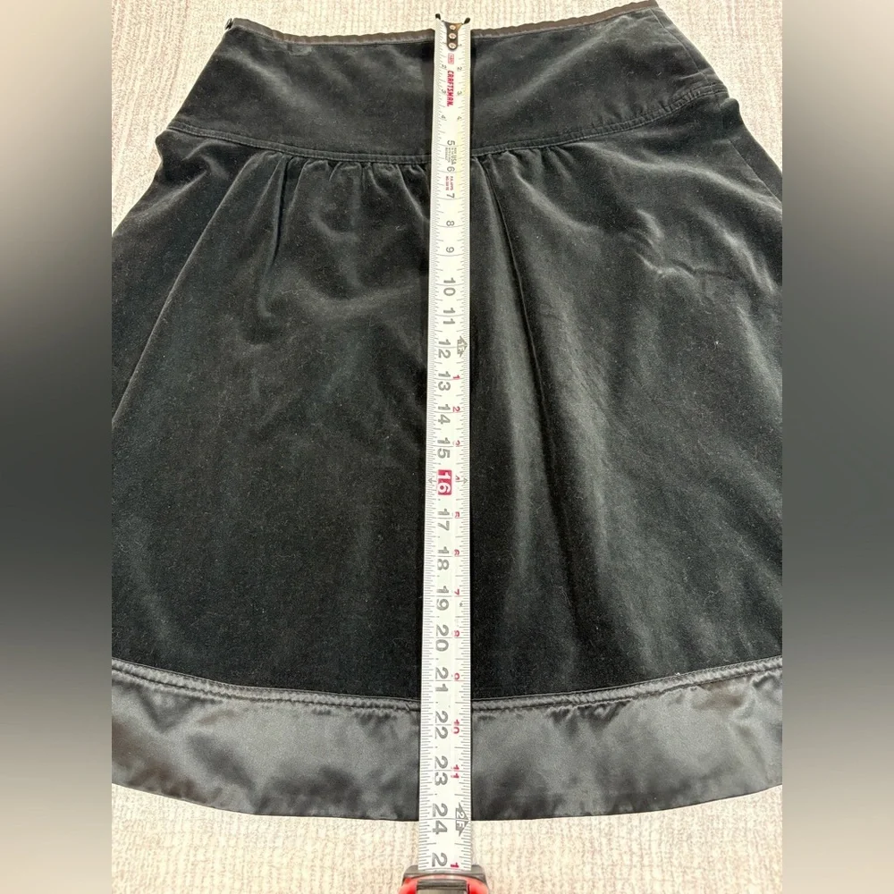 BCBGMaxAzria Black Velvety Midi Skirt Womens Sz 4 A Line Cocktail Party Romantic